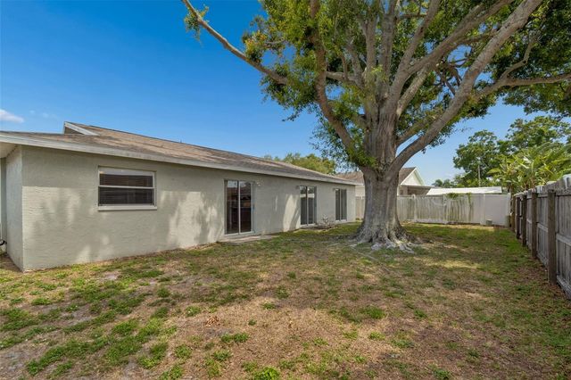 8272 DENISE DRIVE E, Seminole, FL 33777
