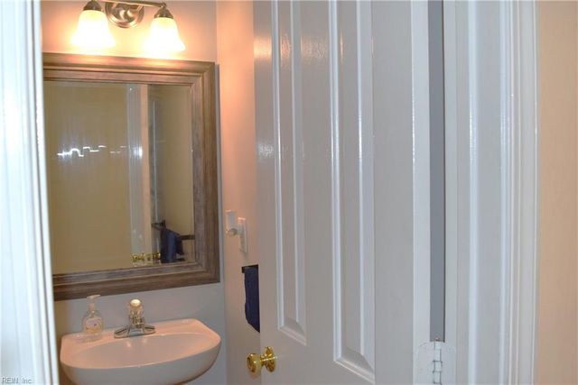 1125 Lady Ashley DR, Chesapeake, VA 23320
