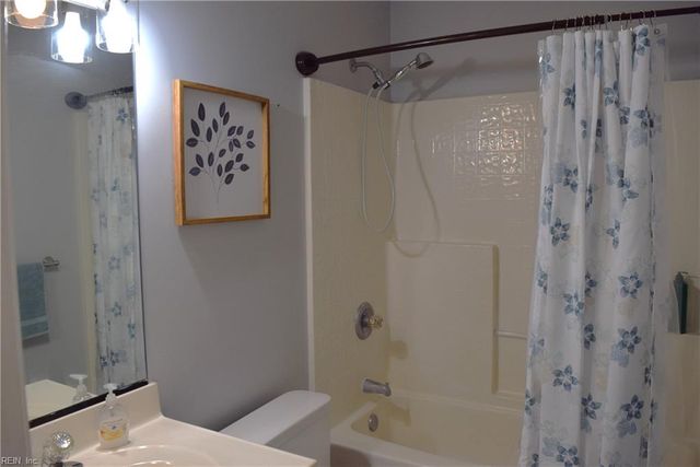 1125 Lady Ashley DR, Chesapeake, VA 23320