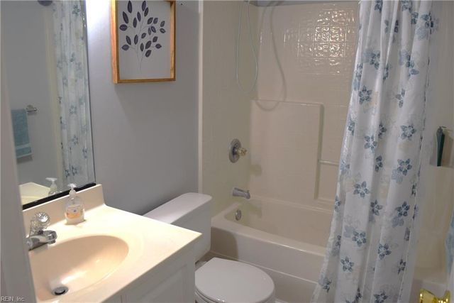 1125 Lady Ashley DR, Chesapeake, VA 23320