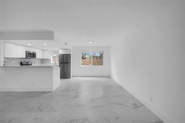 414 SE 14th Street 3, Fort Lauderdale, FL 33316