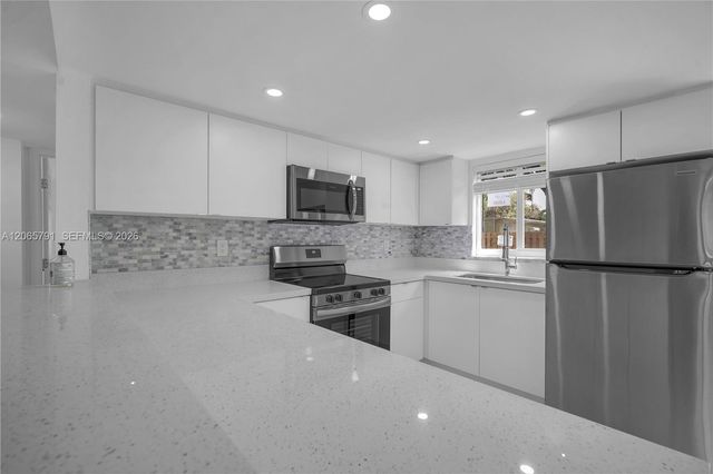 414 SE 14th Street 3, Fort Lauderdale, FL 33316