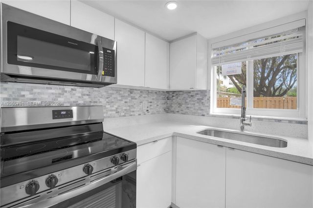 414 SE 14th Street 3, Fort Lauderdale, FL 33316