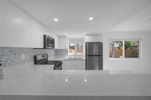 414 SE 14th Street 3, Fort Lauderdale, FL 33316