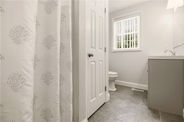 5 Village Road, Warren, RI 02885