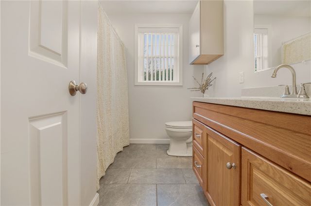 5 Village Road, Warren, RI 02885