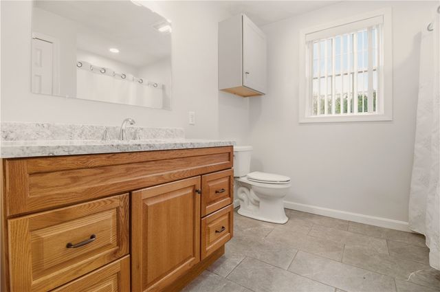 5 Village Road, Warren, RI 02885