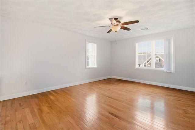 5 Village Road, Warren, RI 02885
