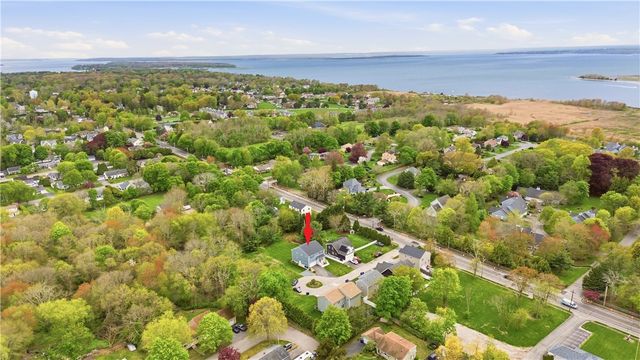 5 Village Road, Warren, RI 02885