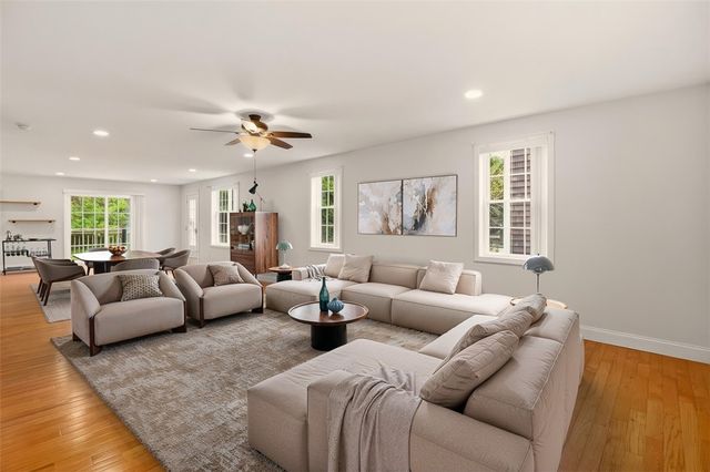 5 Village Road, Warren, RI 02885