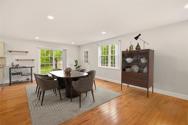 5 Village Road, Warren, RI 02885