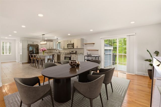 5 Village Road, Warren, RI 02885