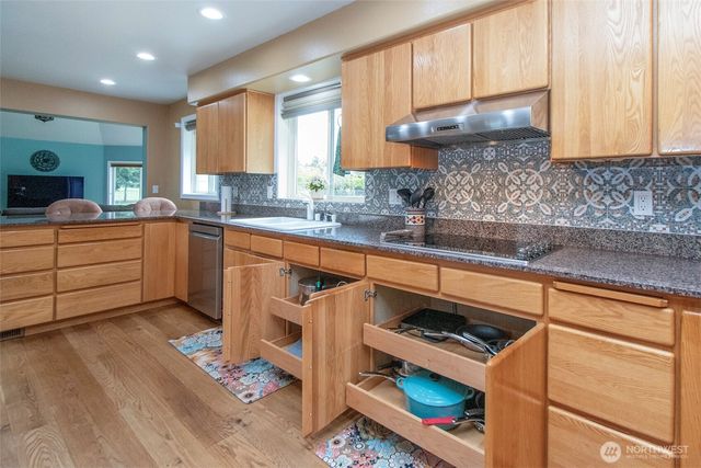 21 Donaper Road, Sequim, WA 98382