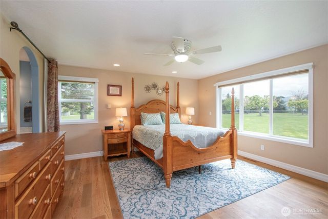 21 Donaper Road, Sequim, WA 98382