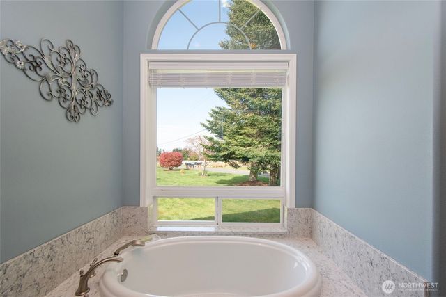 21 Donaper Road, Sequim, WA 98382
