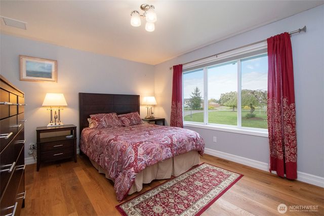 21 Donaper Road, Sequim, WA 98382