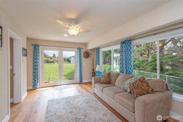 21 Donaper Road, Sequim, WA 98382