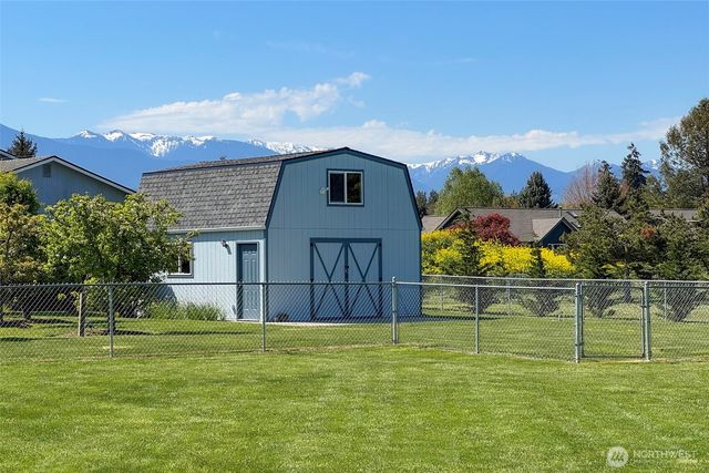21 Donaper Road, Sequim, WA 98382