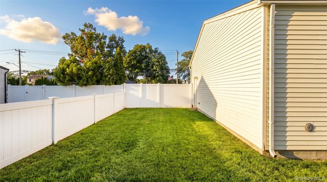 23 13th Street, Bohemia, NY 11716