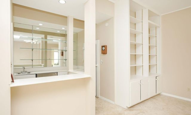 6000 Sugar Hill Drive 9, Houston, TX 77057