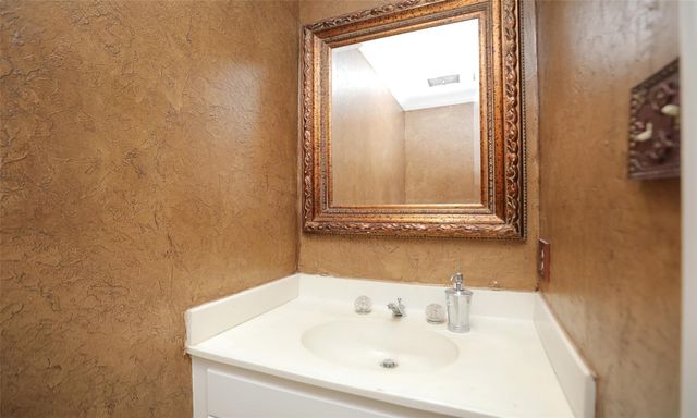 6000 Sugar Hill Drive 9, Houston, TX 77057