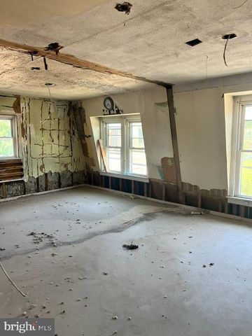 2426 KUTZTOWN RD, Reading, PA 19605