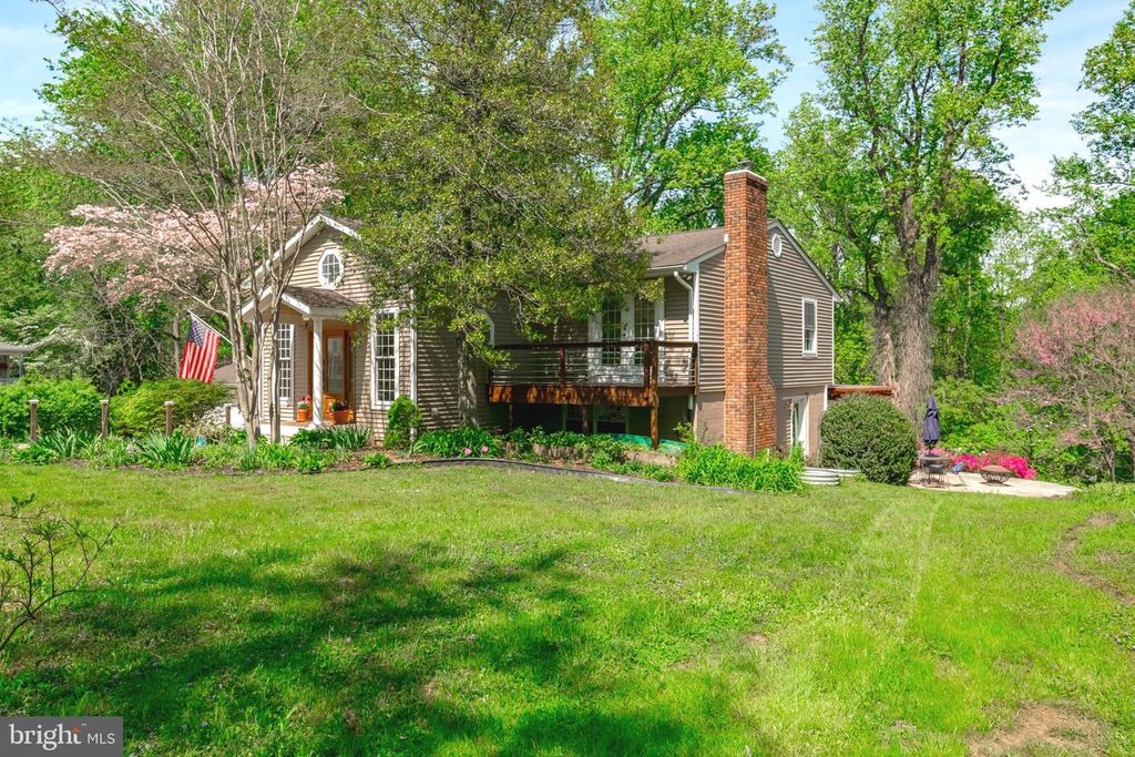 Image 3 of property listing at 1553 ASHCROFT LN, Arnold, MD 21012