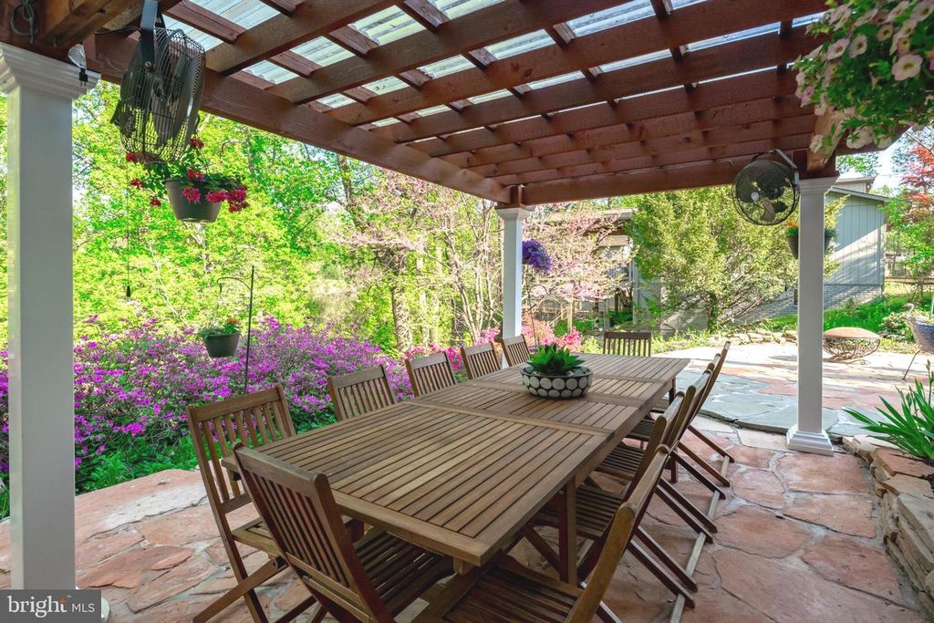 Image 5 of property listing at 1553 ASHCROFT LN, Arnold, MD 21012