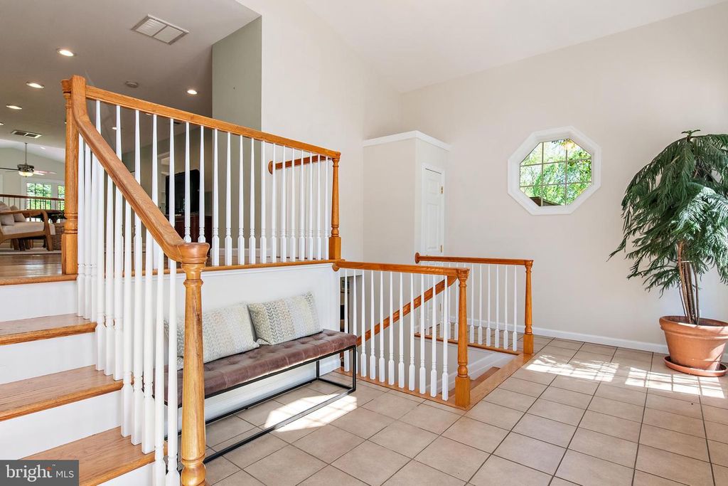 Image 7 of property listing at 1553 ASHCROFT LN, Arnold, MD 21012