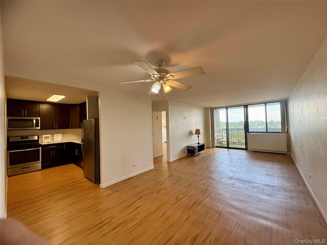 2 Bay Club 11F, Bayside, NY 11360