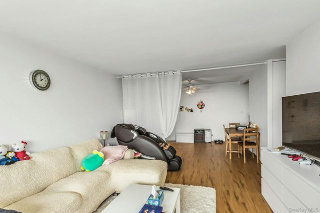 2 Bay Club 11F, Bayside, NY 11360