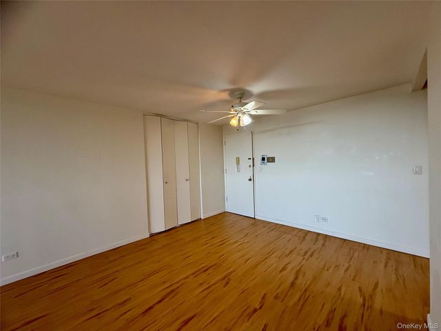 2 Bay Club 11F, Bayside, NY 11360