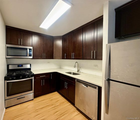 2 Bay Club 11F, Bayside, NY 11360