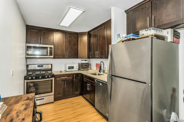 2 Bay Club 11F, Bayside, NY 11360