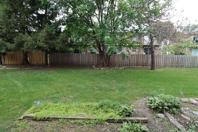 815 Grove Drive 112, Buffalo Grove, IL 60089
