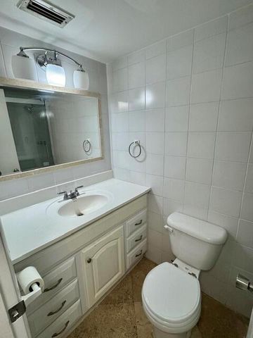 2400 NE 33rd Avenue 208, Fort Lauderdale, FL 33305