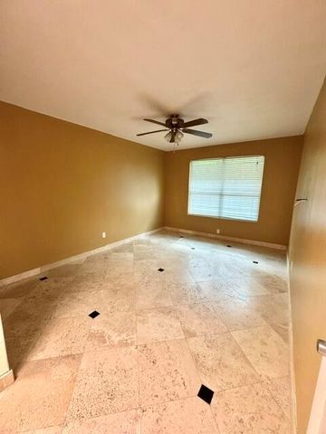 2400 NE 33rd Avenue 208, Fort Lauderdale, FL 33305