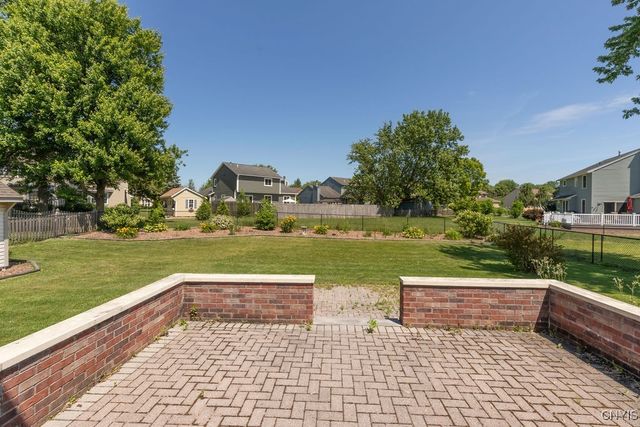8244 Daisy Field Path, Clay, NY 13041