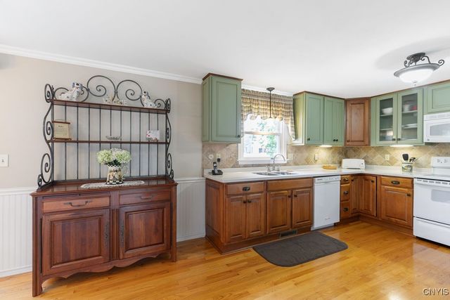 8244 Daisy Field Path, Clay, NY 13041