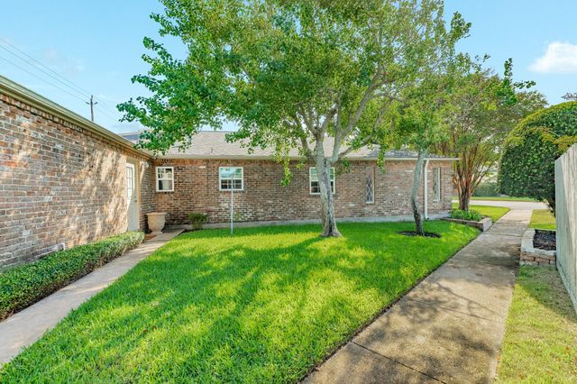 18 Adler Circle, Galveston, TX 77551