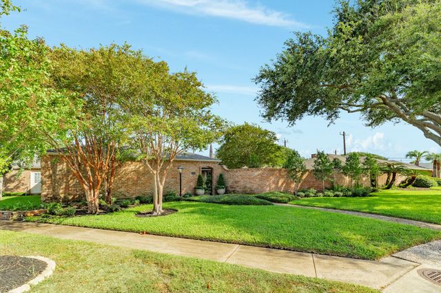 18 Adler Circle, Galveston, TX 77551