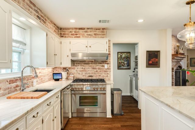 18 Adler Circle, Galveston, TX 77551