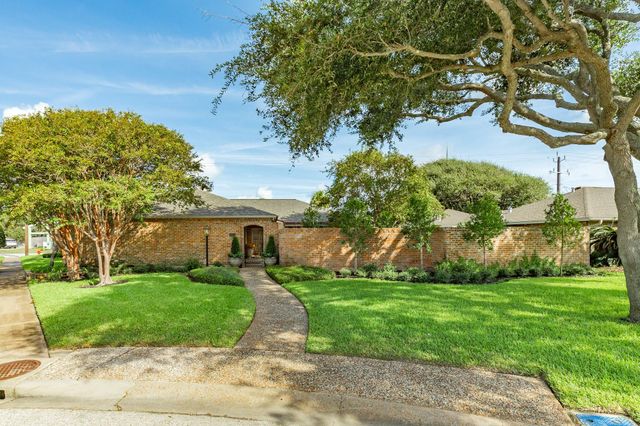 18 Adler Circle, Galveston, TX 77551