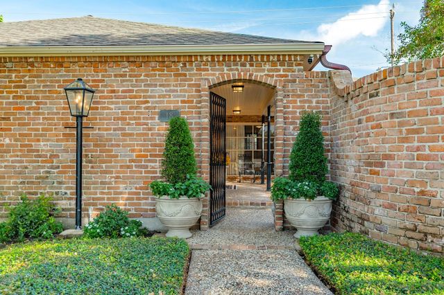 18 Adler Circle, Galveston, TX 77551