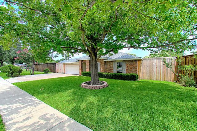 2511 Via Avenida, Carrollton, TX 75006