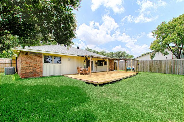 2511 Via Avenida, Carrollton, TX 75006