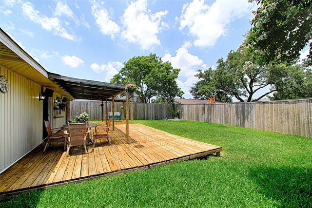 2511 Via Avenida, Carrollton, TX 75006