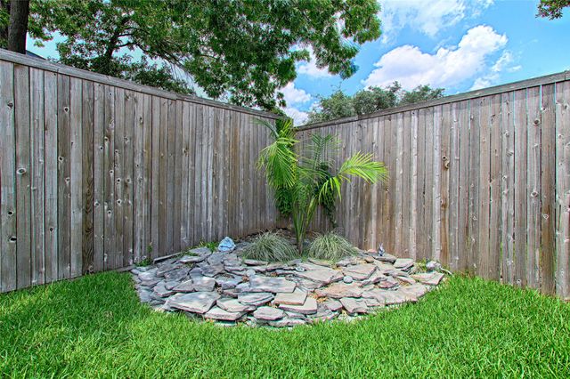 2511 Via Avenida, Carrollton, TX 75006