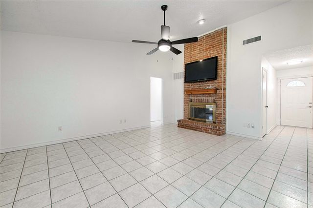 2511 Via Avenida, Carrollton, TX 75006