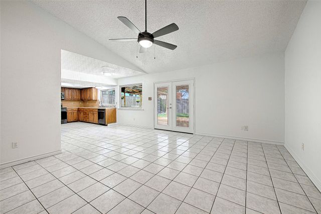 2511 Via Avenida, Carrollton, TX 75006